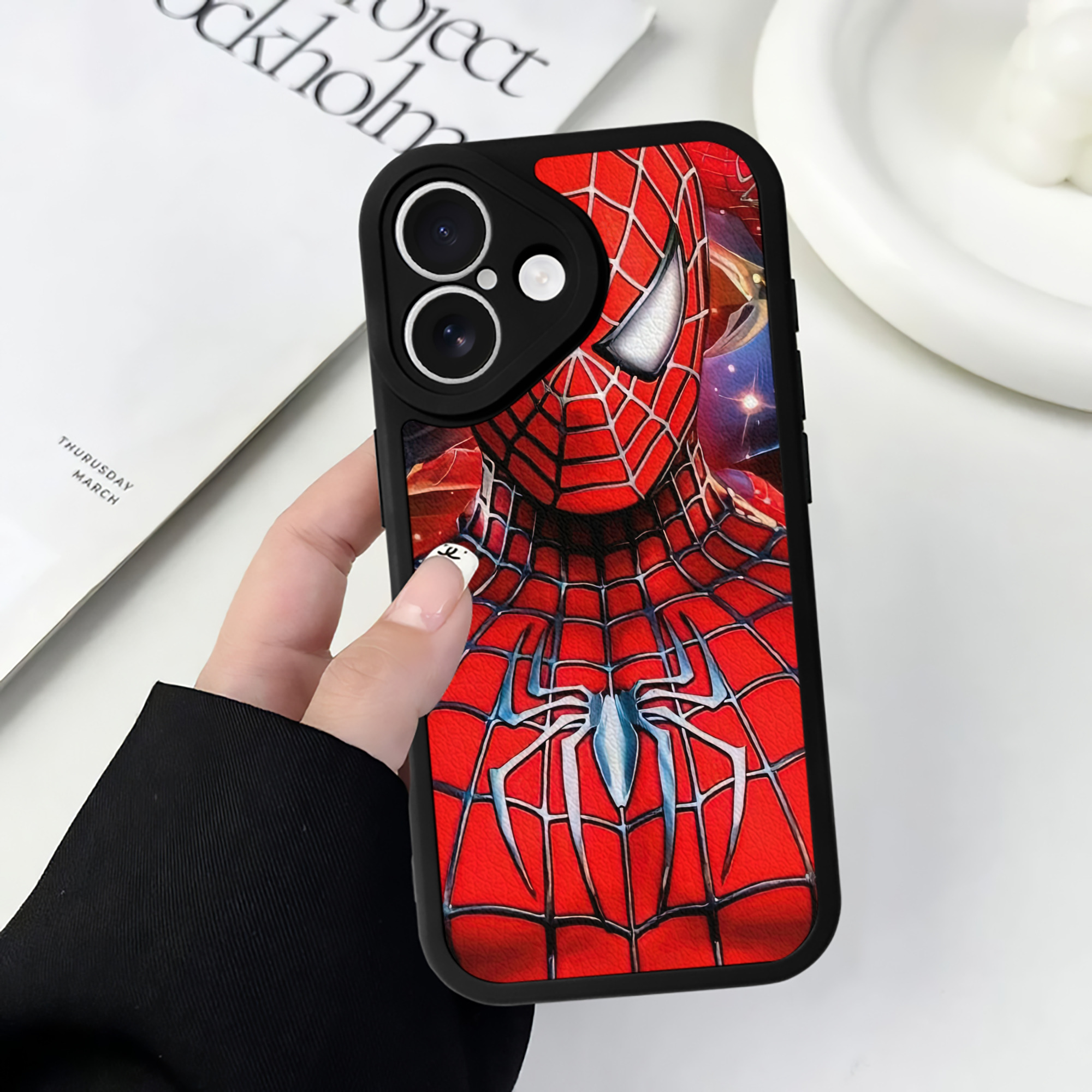 Spider Man スパイダーマン 【iPhone 16シリーズ対応】シリコンスマホケース（レザー調） 材質：シリコン